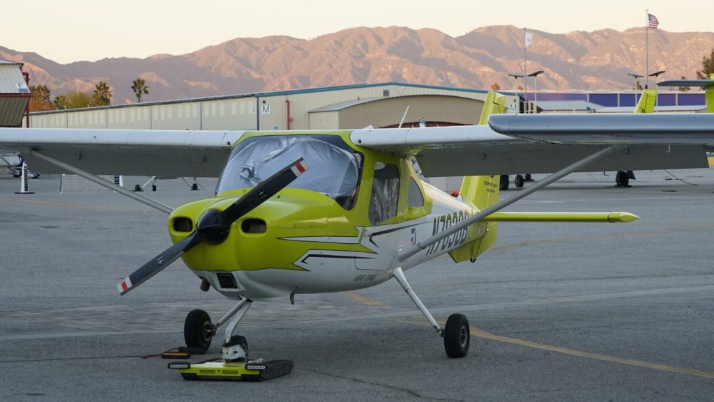 Cessna 162 Skycatcher On The Ramp At Van Nuys Airport With Mountains Behind